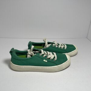 Cariuma Green Canvas Unisex Shoes Women's Size 8.5/Men's 7